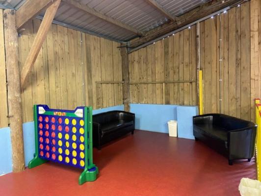 Beautiful Willow Lodge 67-4-6 Persons-Private Hot Tub-Pet Friendly-Tranquil Holiday Away From It All Yet Not Far To St Austell-The Holiday Home Has Two Bedrooms, Living & Dining Area, Equipped Kitchen -Decking-Al Fresco Dining-Fishing Lakes-Pet Frien Grampound Ngoại thất bức ảnh