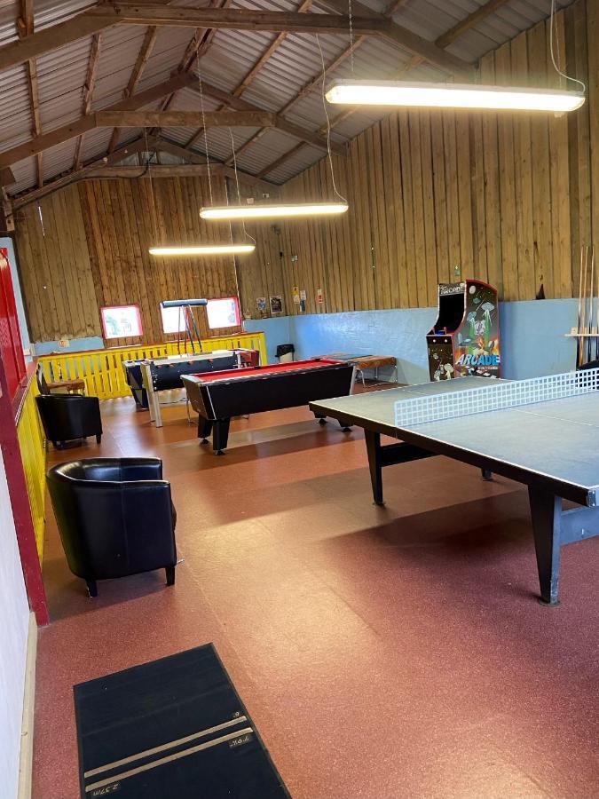 Beautiful Willow Lodge 67-4-6 Persons-Private Hot Tub-Pet Friendly-Tranquil Holiday Away From It All Yet Not Far To St Austell-The Holiday Home Has Two Bedrooms, Living & Dining Area, Equipped Kitchen -Decking-Al Fresco Dining-Fishing Lakes-Pet Frien Grampound Ngoại thất bức ảnh